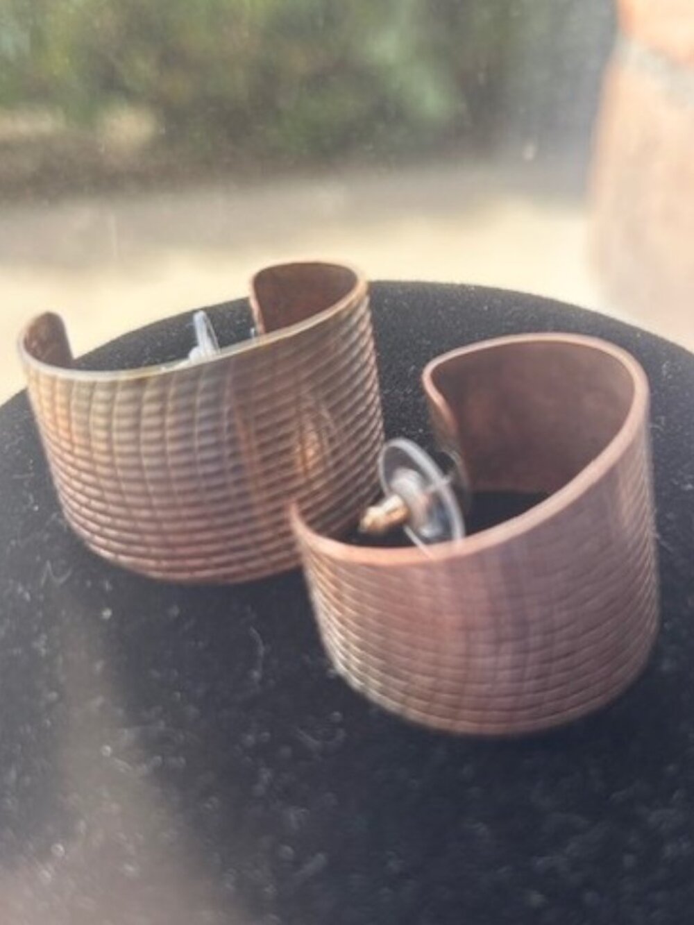 WIDE TEXTURED COPPER Hoop Vintage EARRINGS - Picture 5 of 9